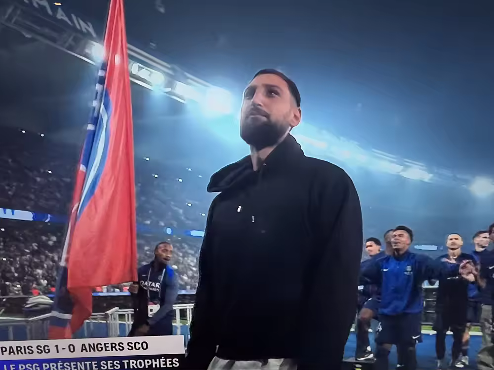 世界杯赛事直播app下载中心-分手应该体面!多纳鲁马在巴黎vs昂热赛后向主场球迷告别